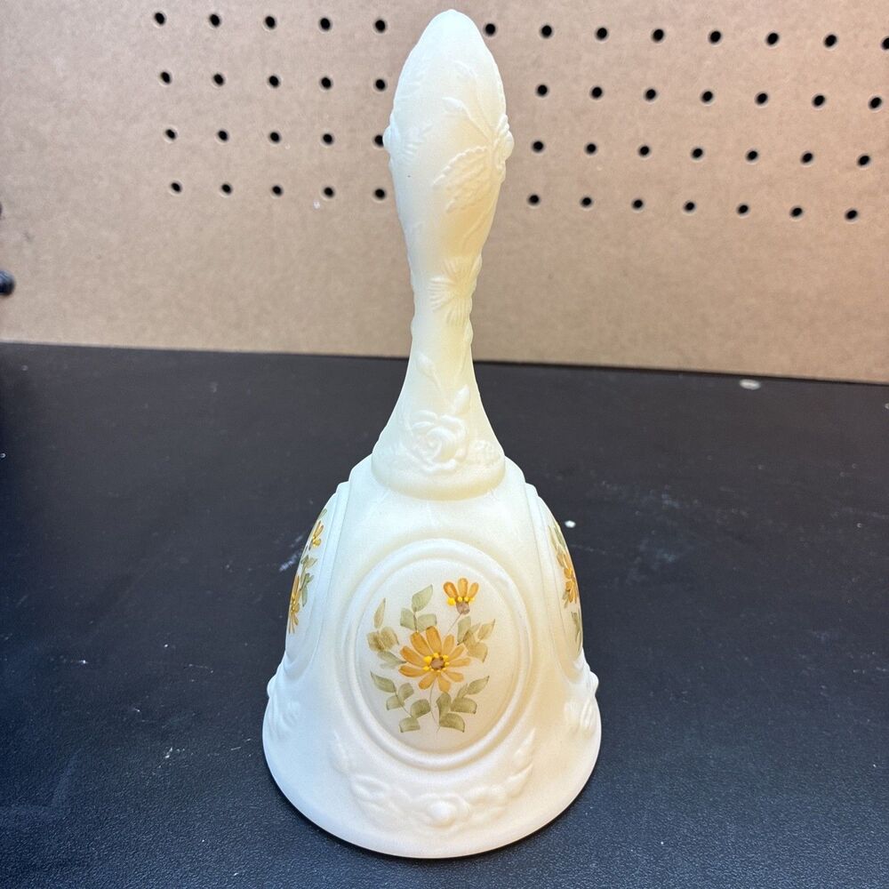 Fenton art glass custard hand painted daisies daisy bell flower